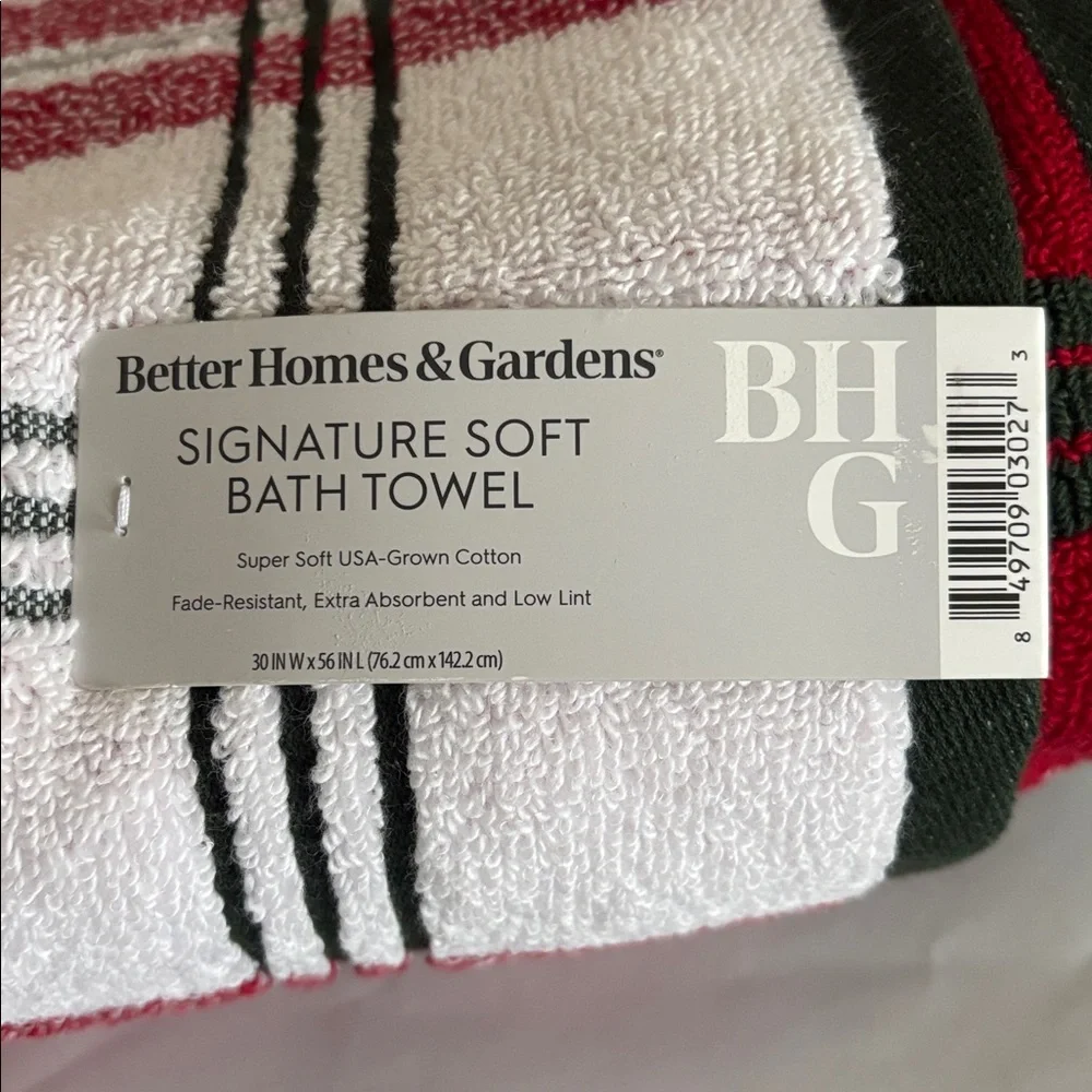 Better Homes & Gardens signature soft bath towel Red White green holiday plaid